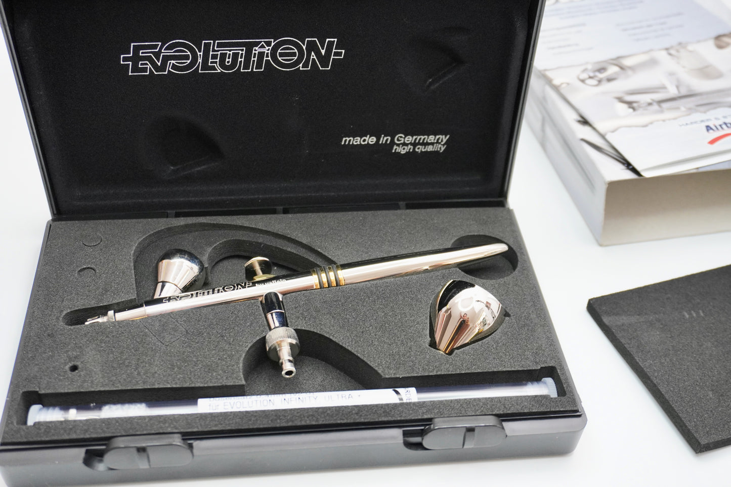 Harder and Steenbeck EVOLUTION TWO IN ONE BY VALLEJO Nozzle Set 0.2+0.4mm cup 2+5ml